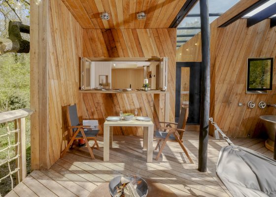 The outside deck of Dazzle Treehouse