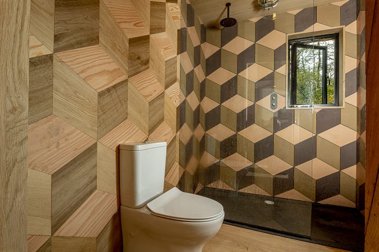 The amazing quirky bathroom of Dazzle Treehouse